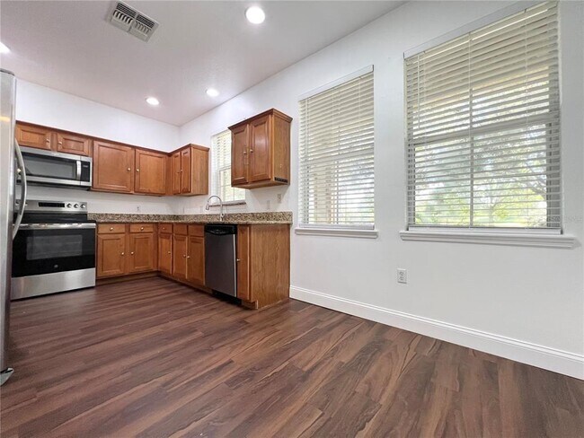 Building Photo - 7138 Five Oaks Dr