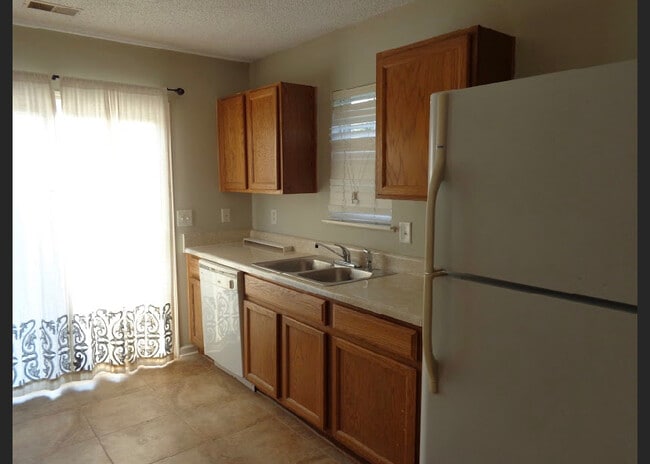 Building Photo - 1788 Benelli St