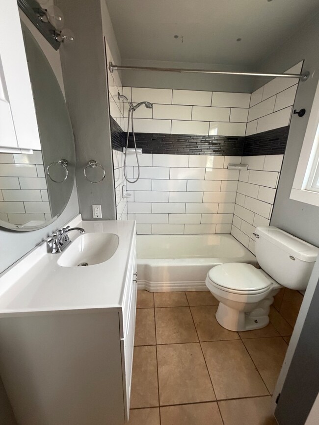 Building Photo - 327 N 400 W