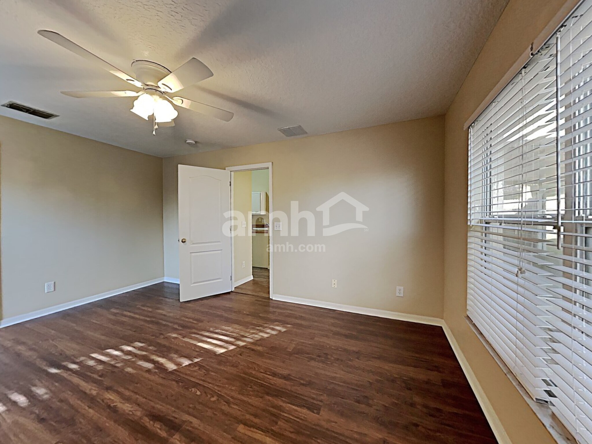 Building Photo - 660 Winding Lake Dr