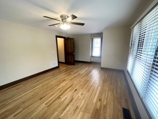 Building Photo - 2174 Arlington Ave