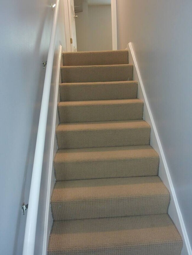 Building Photo - Great Location near KU and Westport! Adora...