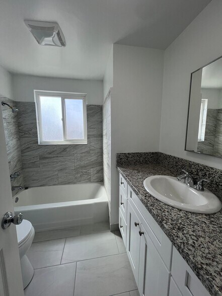 Building Photo - 1102 W Broadway