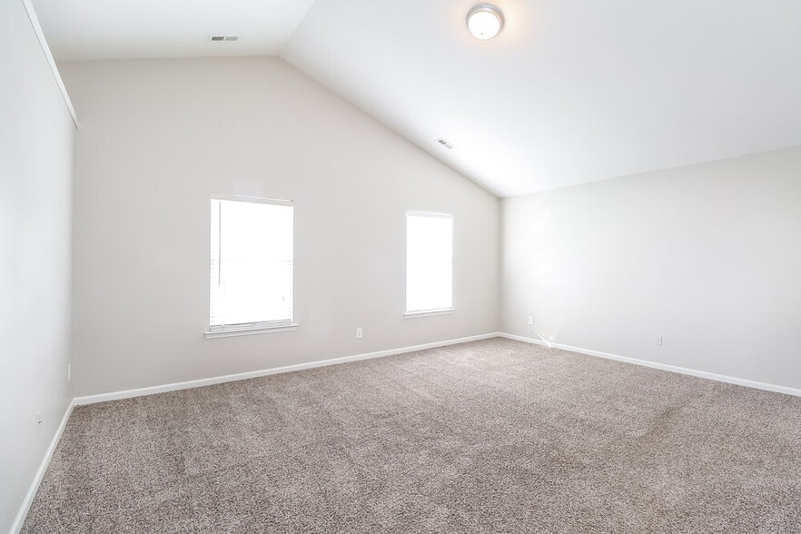 Building Photo - 5721 Verrazano Dr