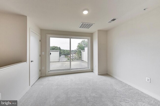Building Photo - 16616 Crabbs Branch Way