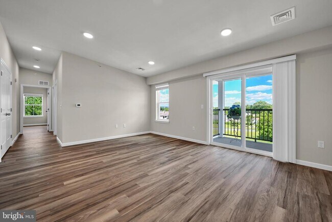 Building Photo - 1000 COLBY Ln