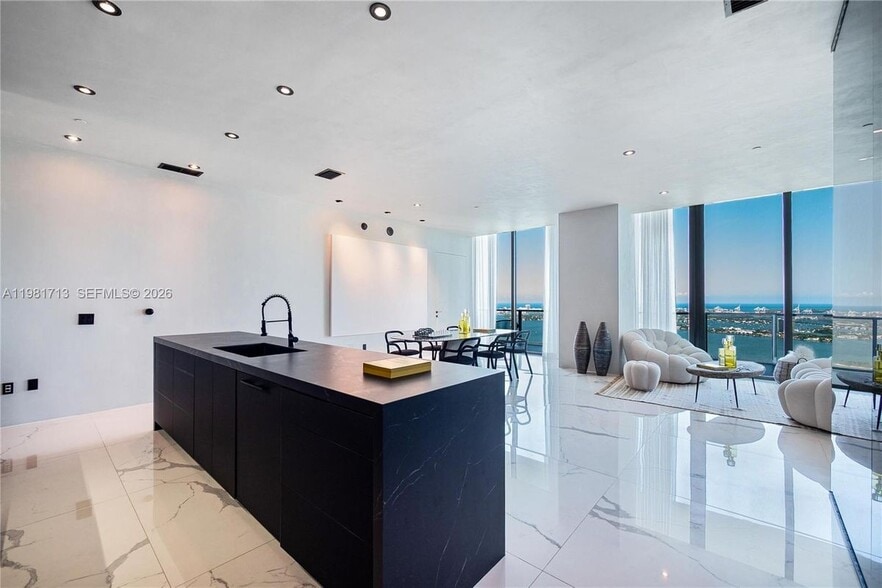 Building Photo - 650 NE 32nd St