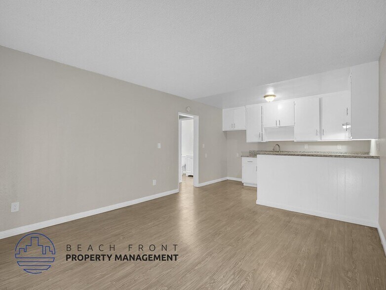 Building Photo - 1020 Orange Ave