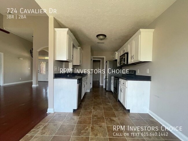 Building Photo - 724 Cavalier Dr