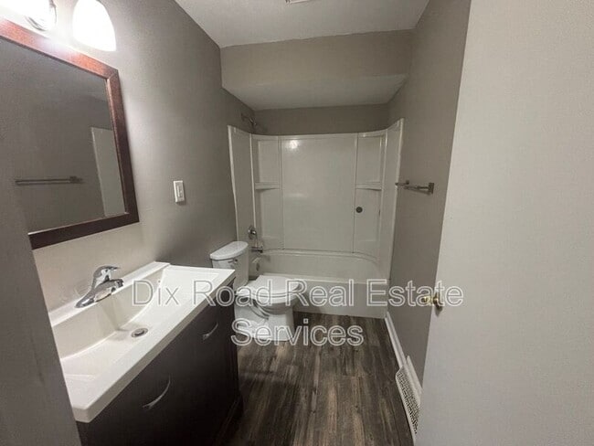 Building Photo - 2237 Carolina St