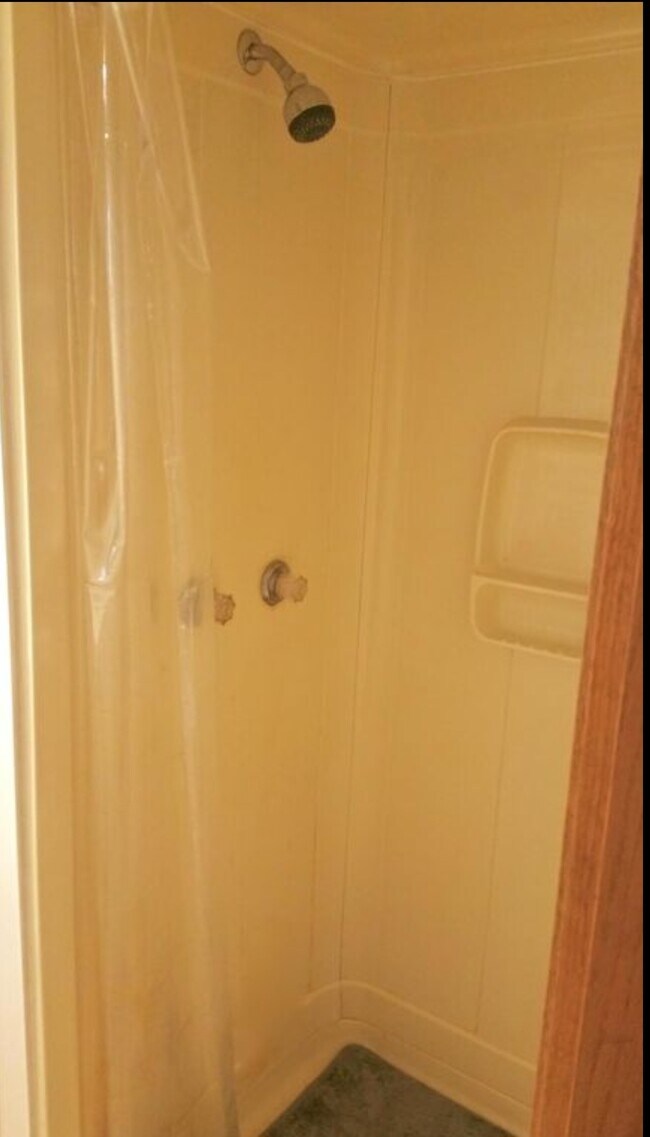 Building Photo - 1409 Gardenia Ave