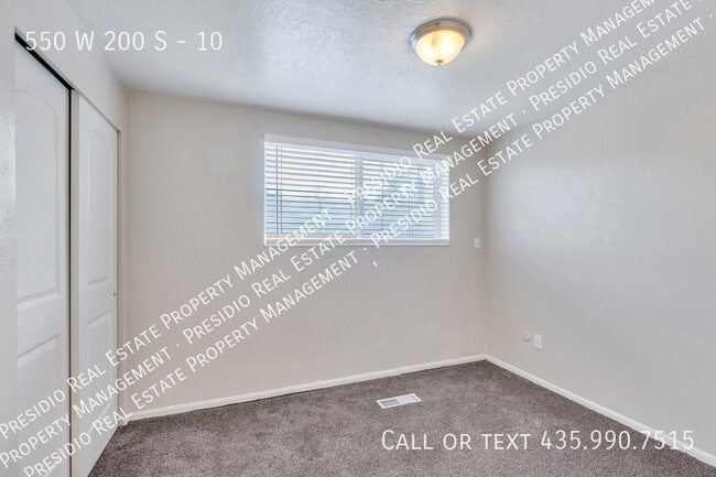 Building Photo - Cute, clean 2 BR/1 BA apartment