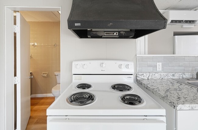 Building Photo - Studio Apartment in Hudson MA | 1 Bath | Easy Move-In