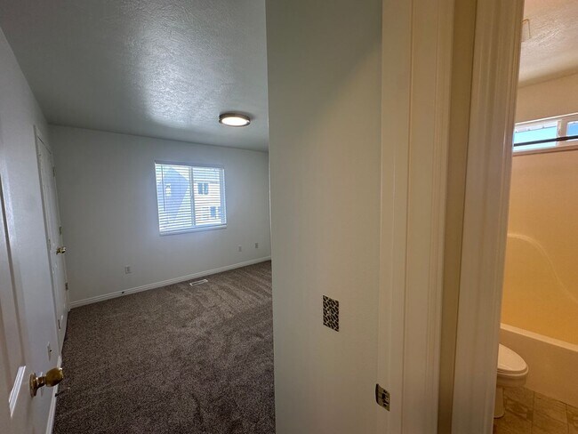 Building Photo - Freshly Painted, New Carpet Throughout - Home For Rent In Springville!!!