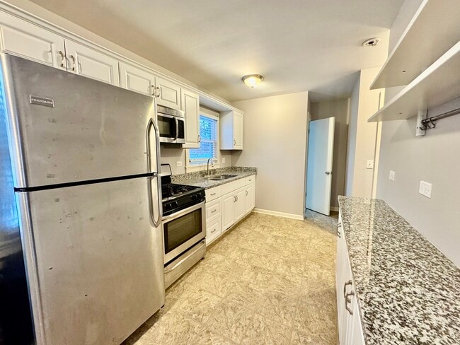 Building Photo - 28W791 Batavia Rd