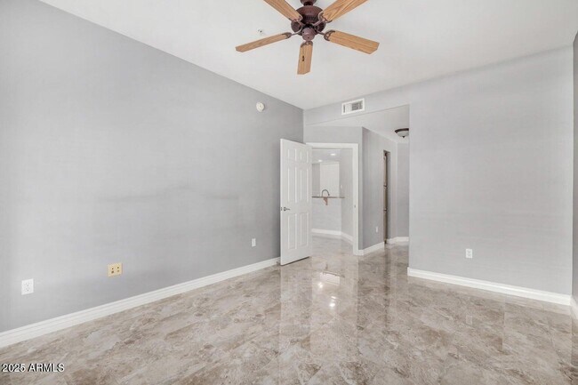 Building Photo - 5450 E Deer Valley Dr