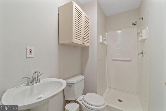 Building Photo - 1004 Dartmouth Glen Way