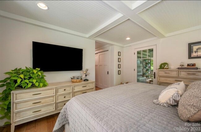 Building Photo - 54 Holland Dr