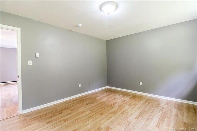 Building Photo - 173 Aspetuck Vlg