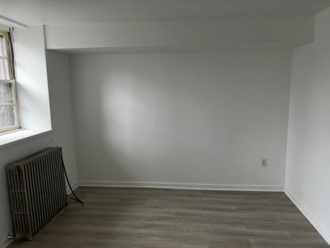 Building Photo - 40 Academy St