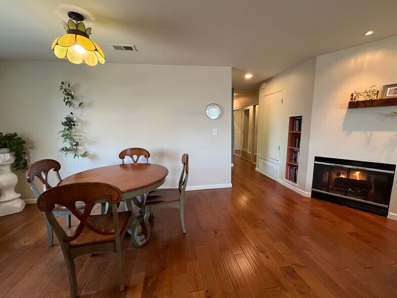 Building Photo - 9788 Orangewood Dr