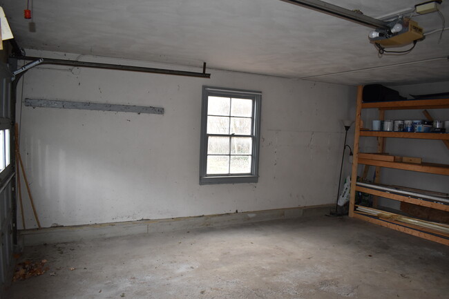 Clean two car garage - 18921 Coffinberry Blvd