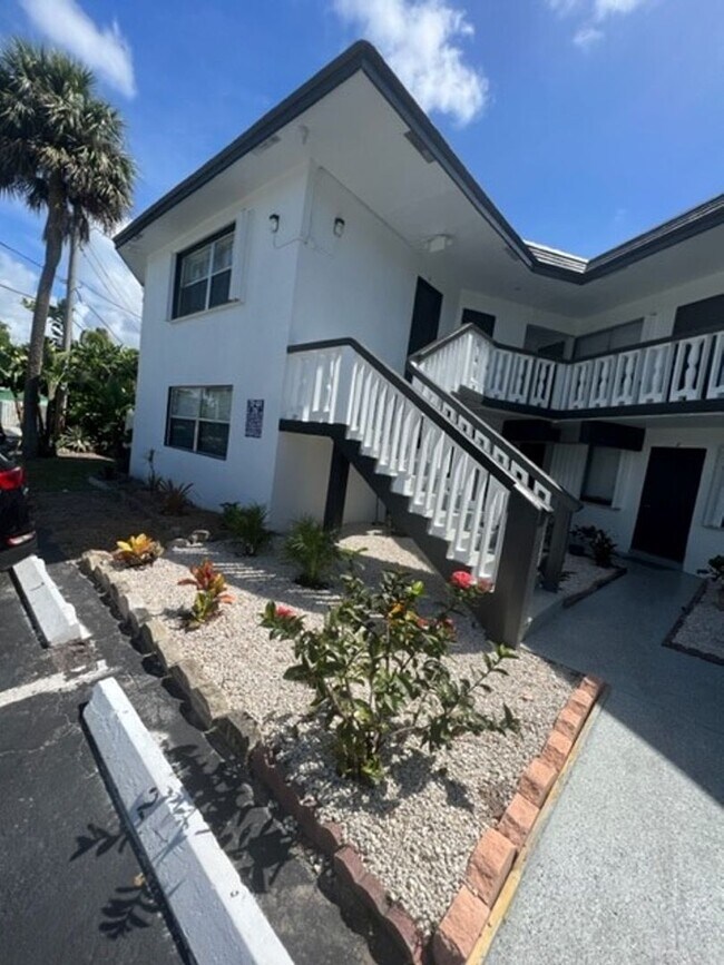 Interior Photo - 2401 NW 9th Ave