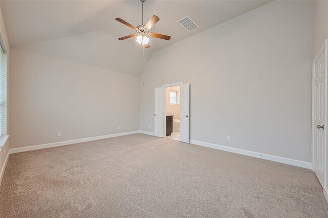 Building Photo - 5511 Highland Dr