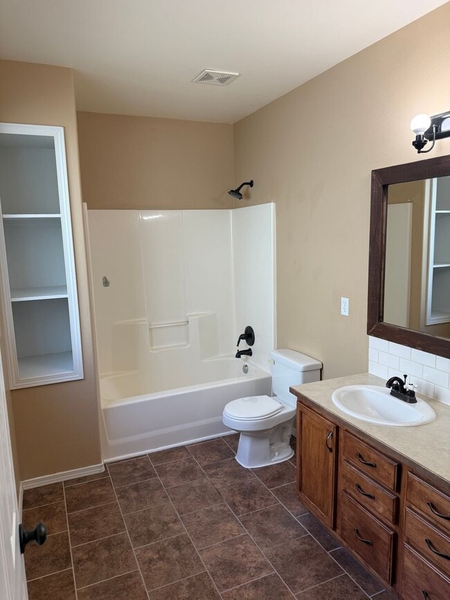 Building Photo - SW Old Mill Area 3 Bdrm, 2 Bath, All Appliances, A/C, Gas Heat/Fireplace, Dbl Garage