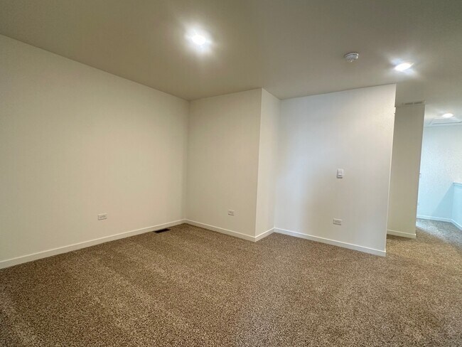 Building Photo - 2274 Barbera Dr