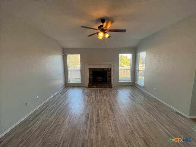 Building Photo - 3000 Rain Dance Loop