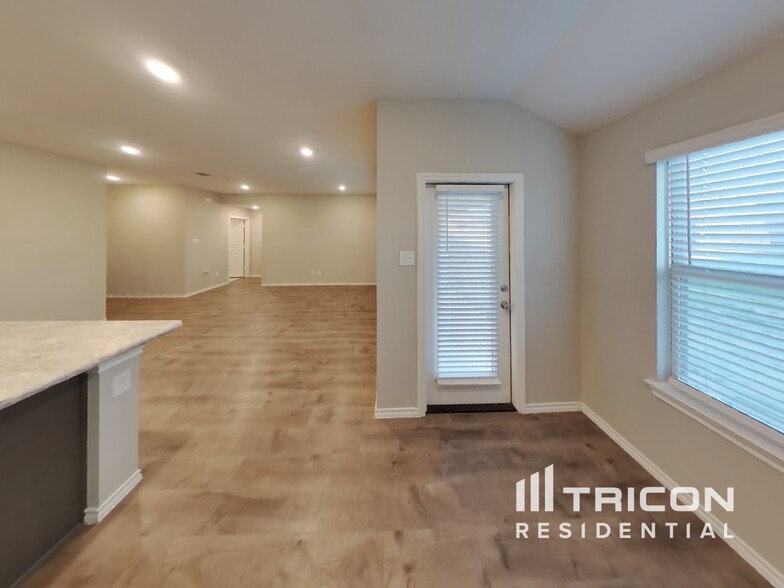 Building Photo - 1904 Tulipwood Dr