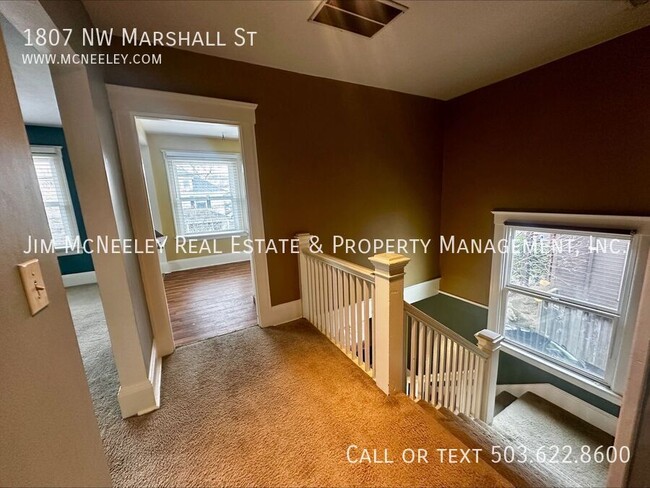 Building Photo - 3 Bed/ 1 Bath Duplex with Finished Attic -...