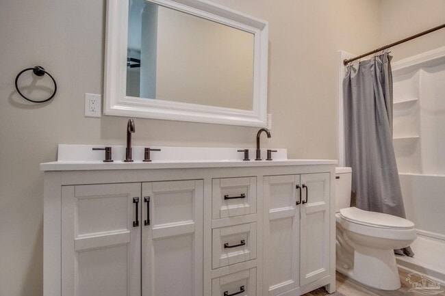 Building Photo - 203 S L St