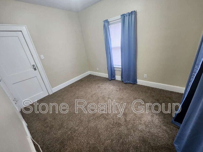 Building Photo - 823 S 10th St