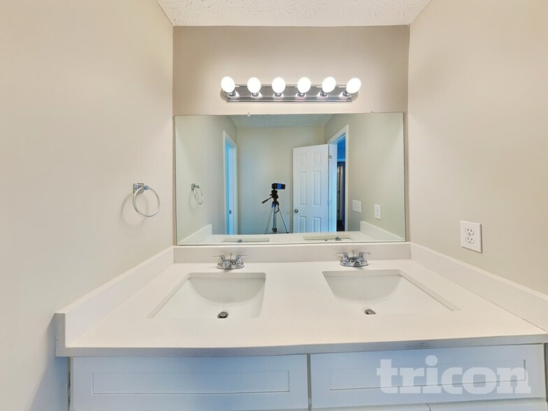 Building Photo - 1567 Kimberly Pl