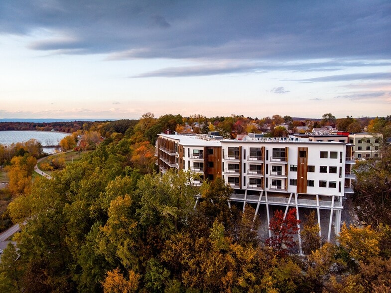 Building Photo - ONE Lakeview