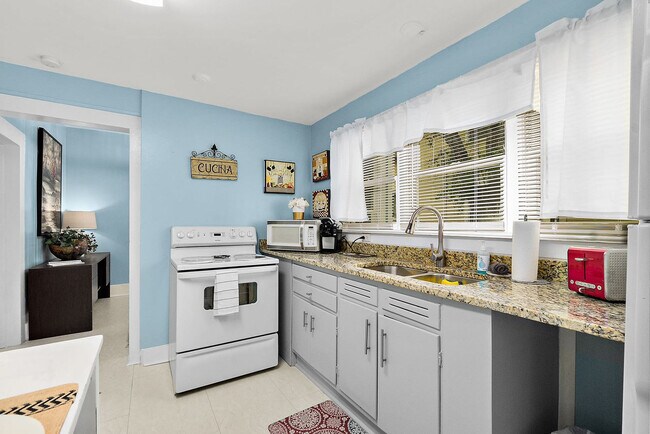 Building Photo - 6 Rohde Ave