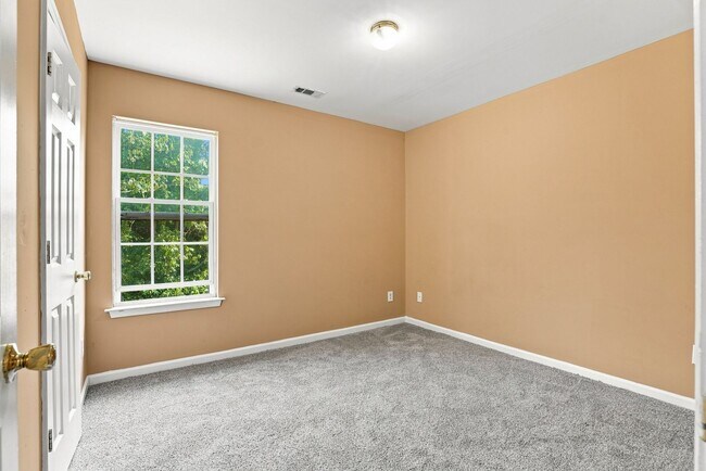 Building Photo - 926 Oakshire Cir