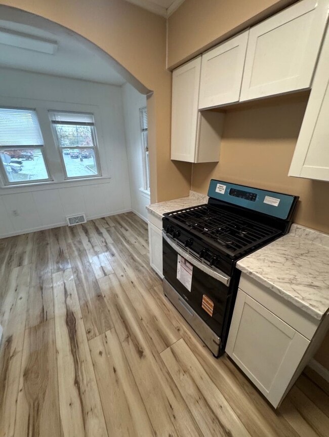 Building Photo - Beautifully renovated 2 bedroom ranch!