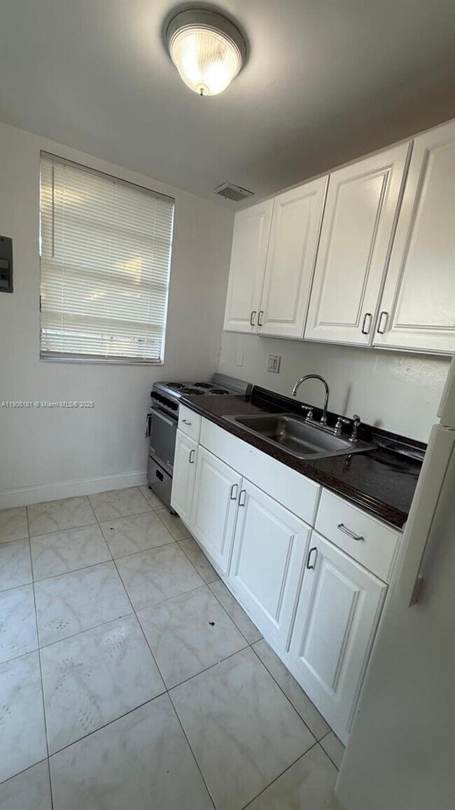 Building Photo - 2127 Cleveland St