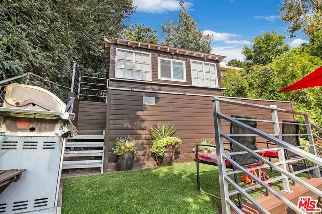 Building Photo - 3200 Primera Ave