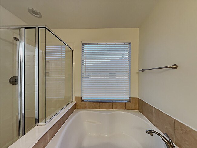 Building Photo - 2822 Woodspring Forest Dr