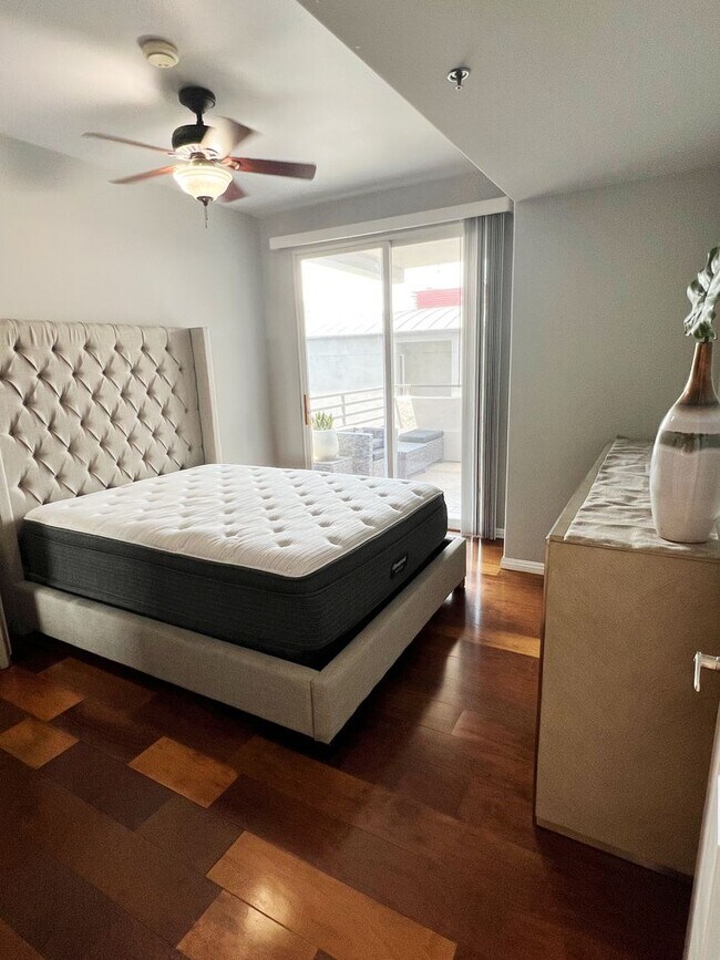 Primary Photo - Beautiful 1 Bed/1 Bath Fully Furnished Lig...