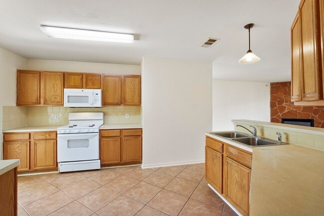 Building Photo - 16342 Blue Rock Springs Dr