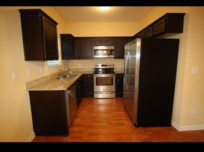 Building Photo - Charming 3BR Townhome in Norcross