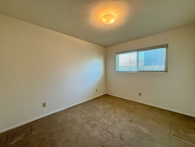 Building Photo - 3-Bedroom House, 2-Car Garage, Fenced Yard...