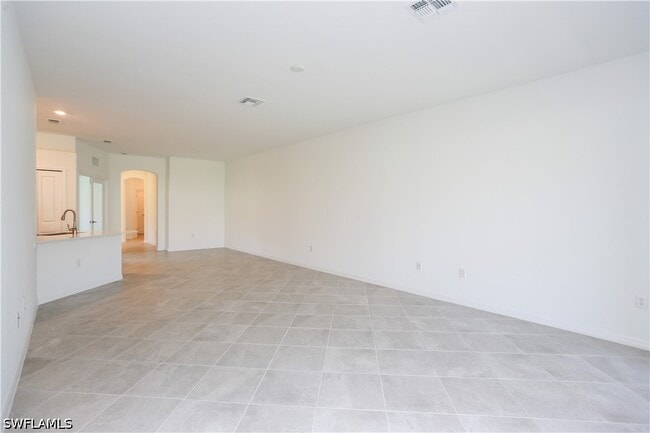 Building Photo - 2599 Vine Ave
