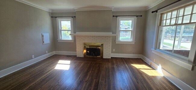 Building Photo - West End Home offering 3 Bedrooms, 1 bath!