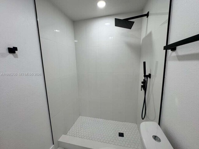 Building Photo - 230 E 56th St